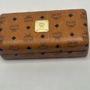 MCM HARD SHELL Leather EYEGLASS CASE w/Cleaning Cloth